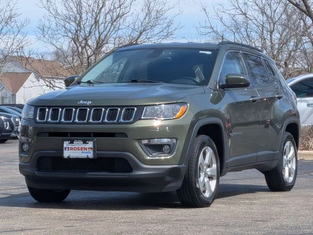 Used 2017 Green Jeep Latitude image 3