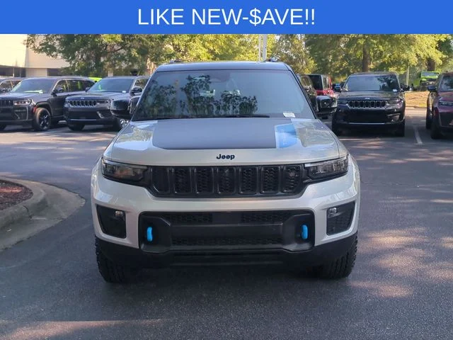 Used 2025 Silver Jeep Trailhawk 4xe image 8