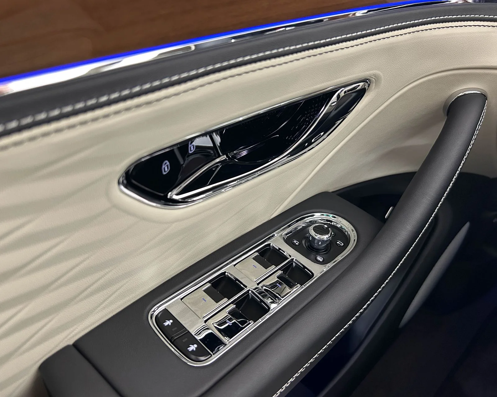 New 2026  Bentley Azure image 14