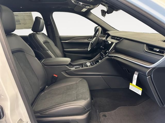New 2027 Bright White Clearcoat Jeep Laredo Altitude image 15