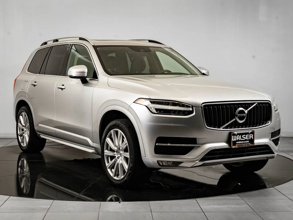 Used 2018 Bright Silver Metallic Volvo T6 Momentum image 12