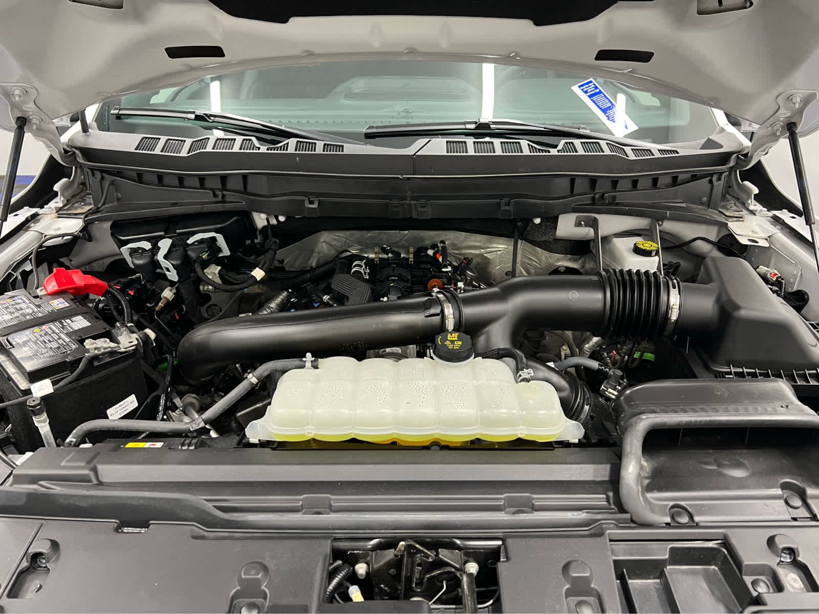 Used 2025 Oxford White Ford Tremor image 8