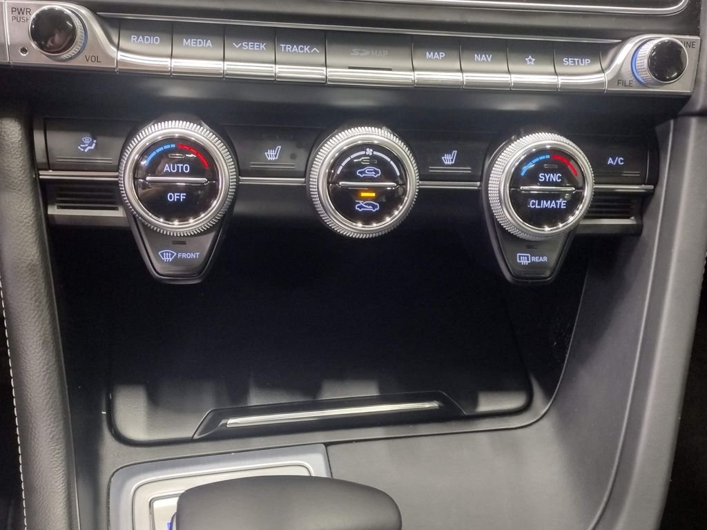 Used 2020 White Genesis 2.0T image 30