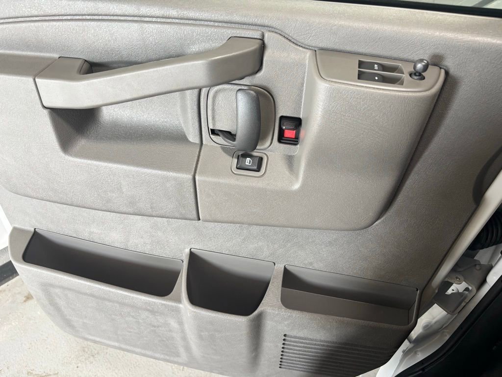 2025 Chevrolet Express Cargo Work Van - Photo 24