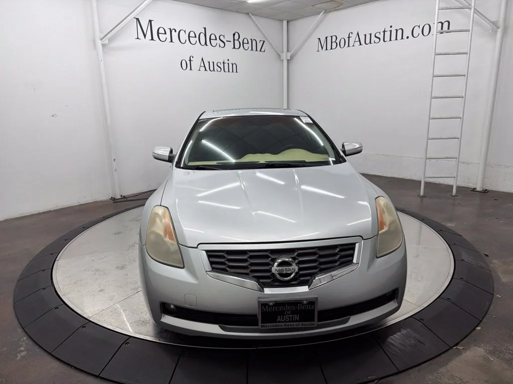 Used 2009 Silver Nissan 3.5 SE image 2