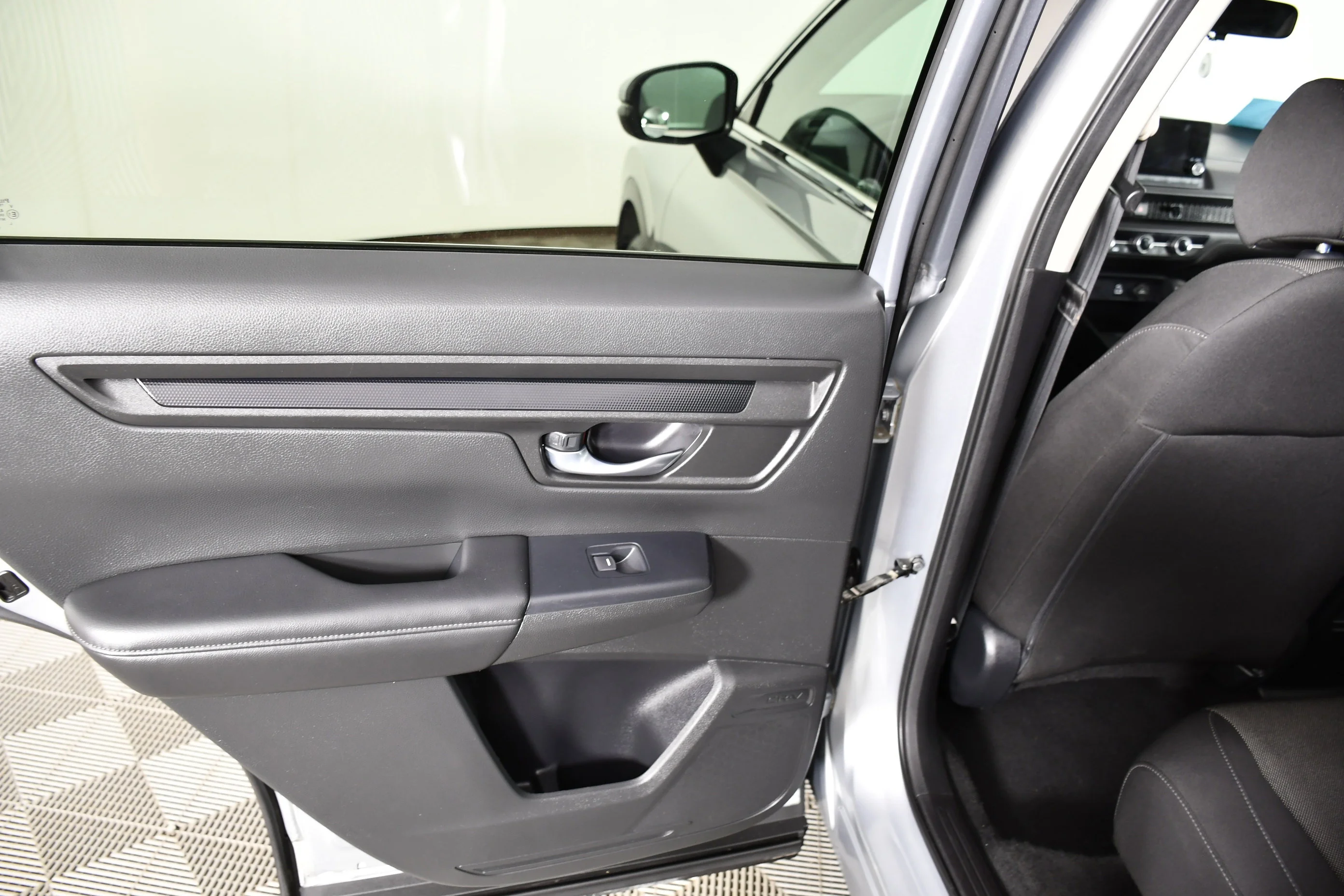Used 2025 Solar Silver Metallic Honda LX image 44