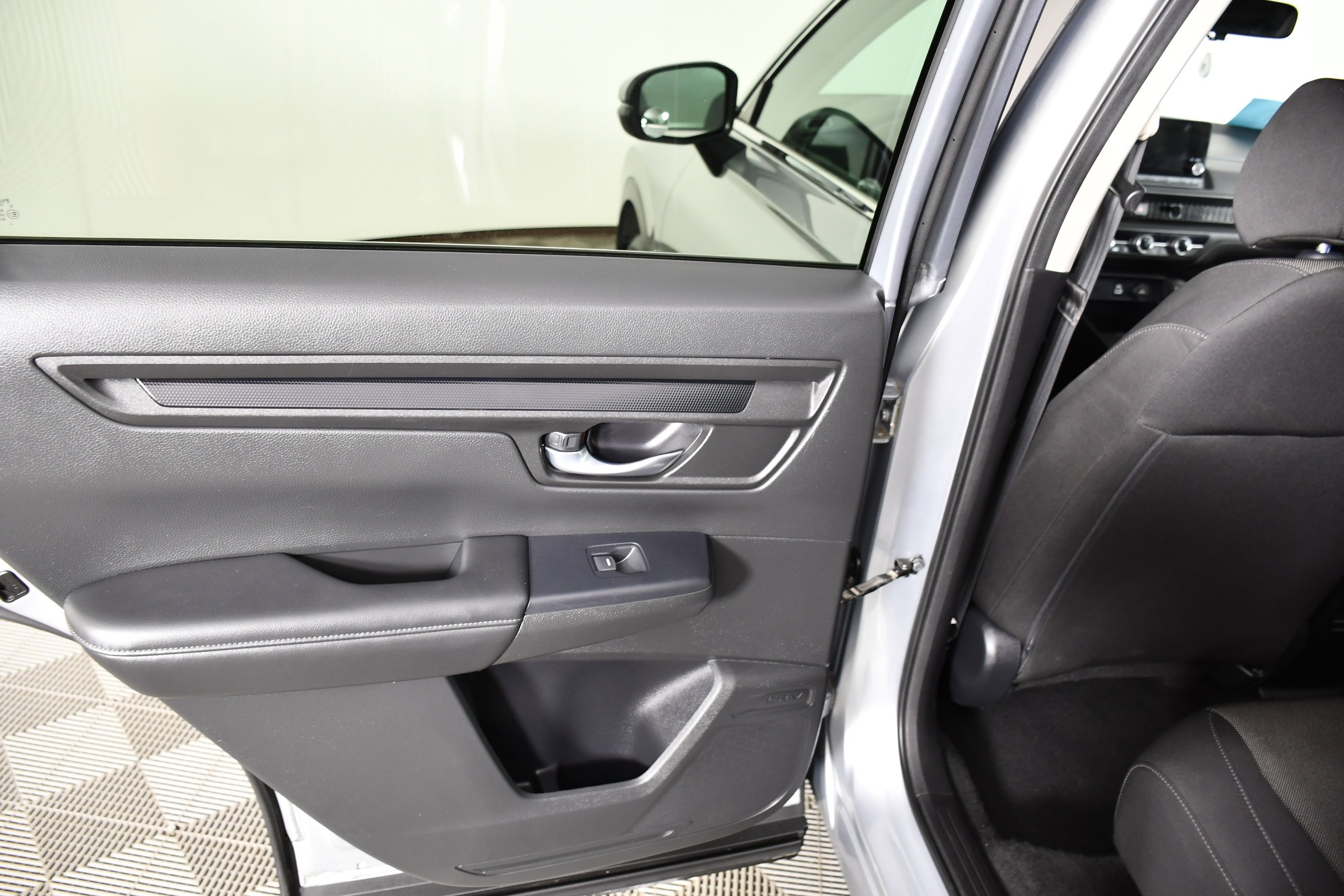 Used 2025 Solar Silver Metallic Honda LX image 44