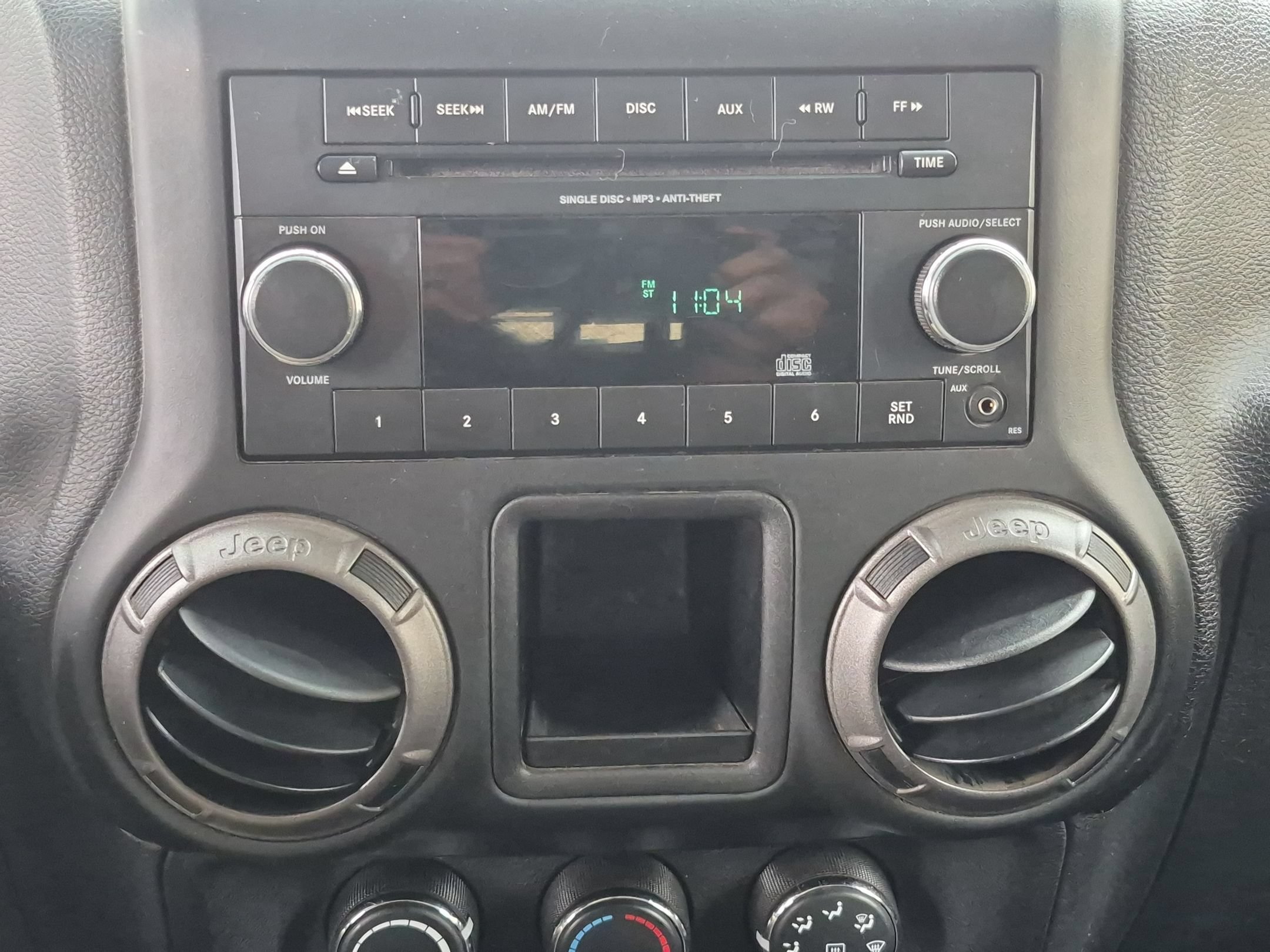 Used 2015 Bright White Clearcoat Jeep Sport image 17