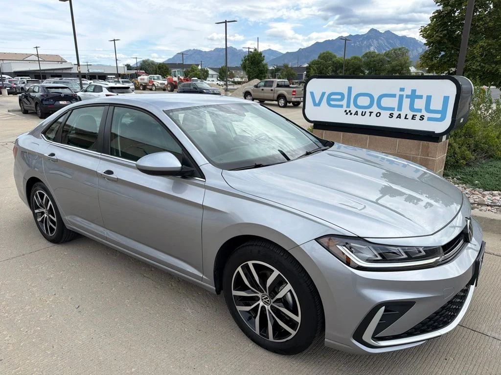 Used 2025 Silver Volkswagen 1.5T SE image 1