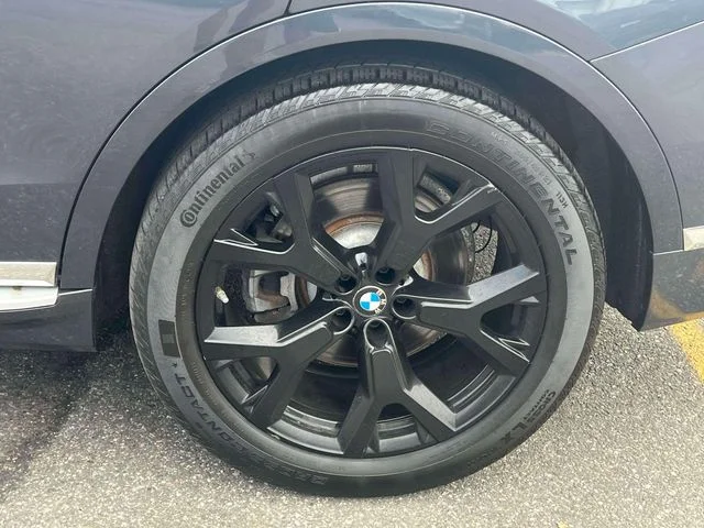 Used 2019 Gray BMW xDrive50i image 13
