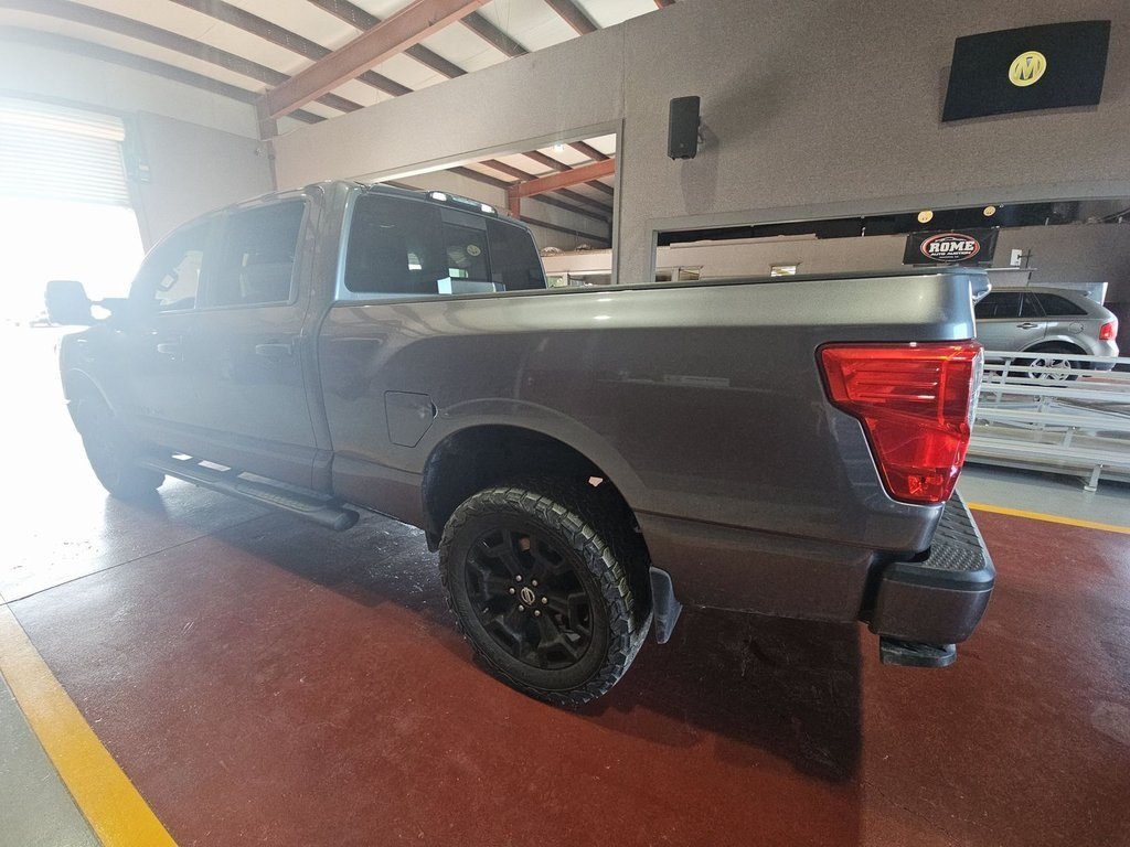 2019 Nissan Titan Crew Cab SV photo 2