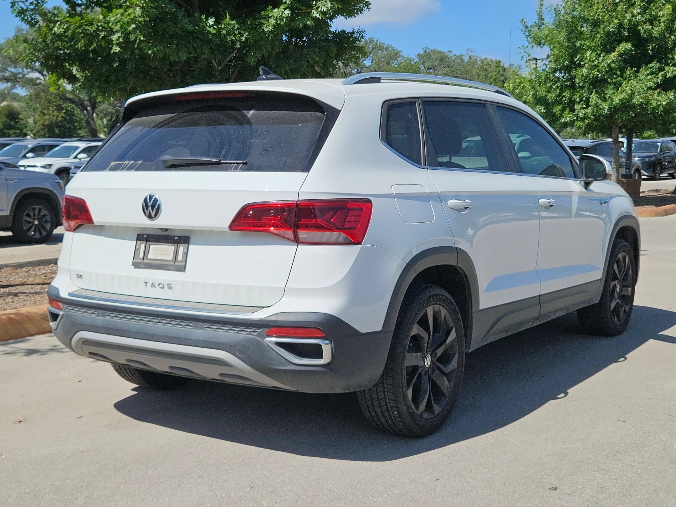 Certified Used 2023 Pure White Volkswagen SE image 4