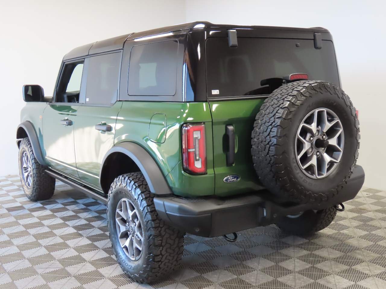 Used 2025 Eruption Green Ford Badlands image 3