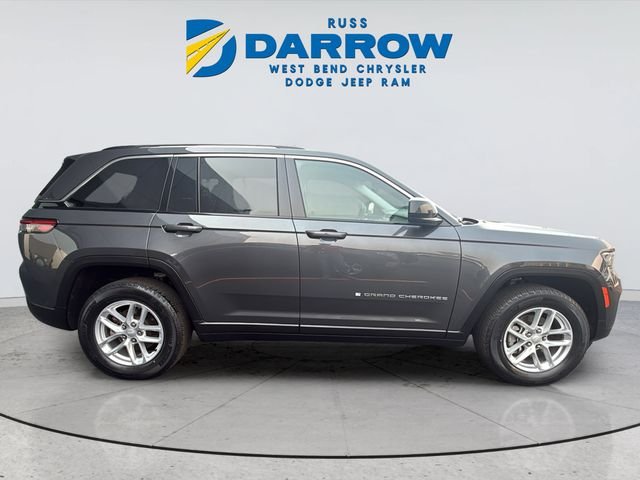 Used 2023 Gray Jeep Laredo image 6