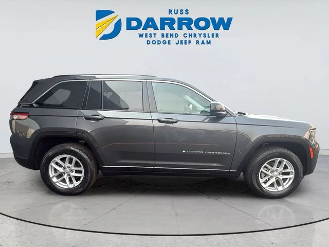 Used 2023 Gray Jeep Laredo image 6