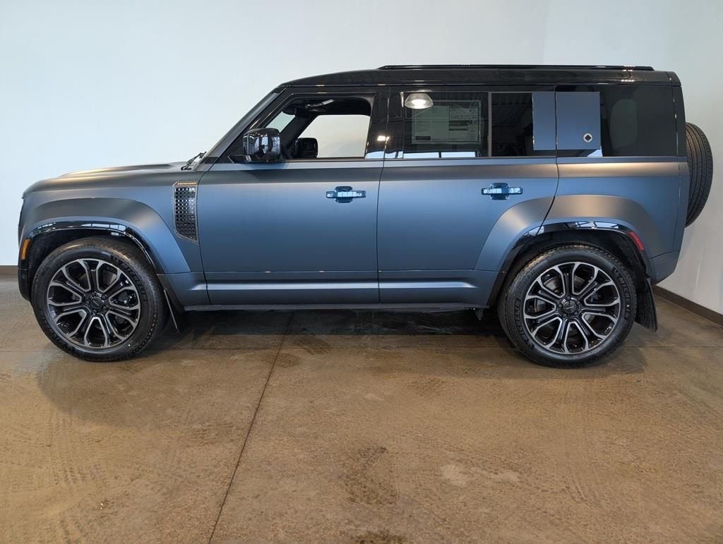 New 2026 Sargasso Blue Land Rover OCTA image 3