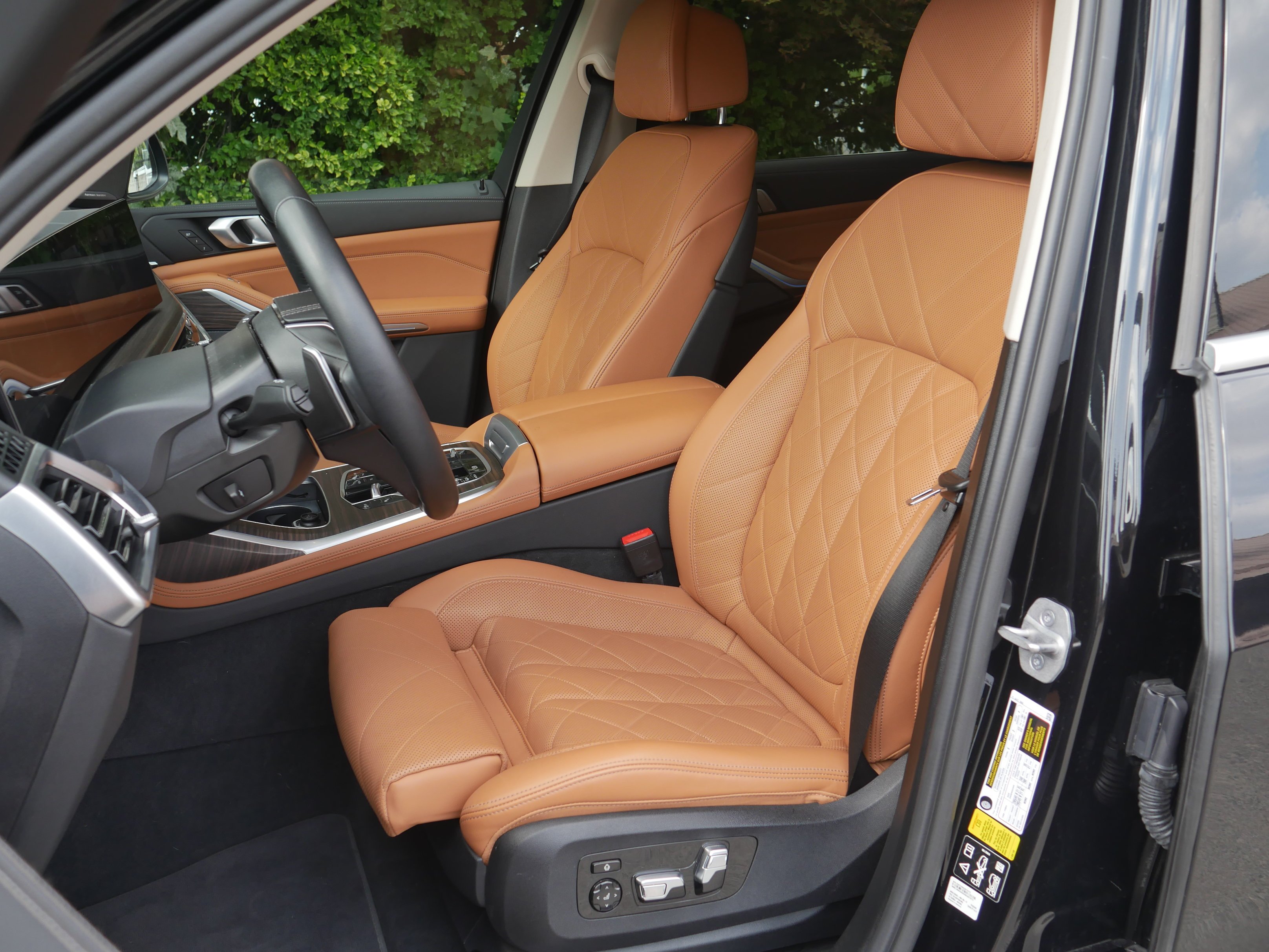 Used 2023 Carbon Black Metallic BMW xDrive40i image 40