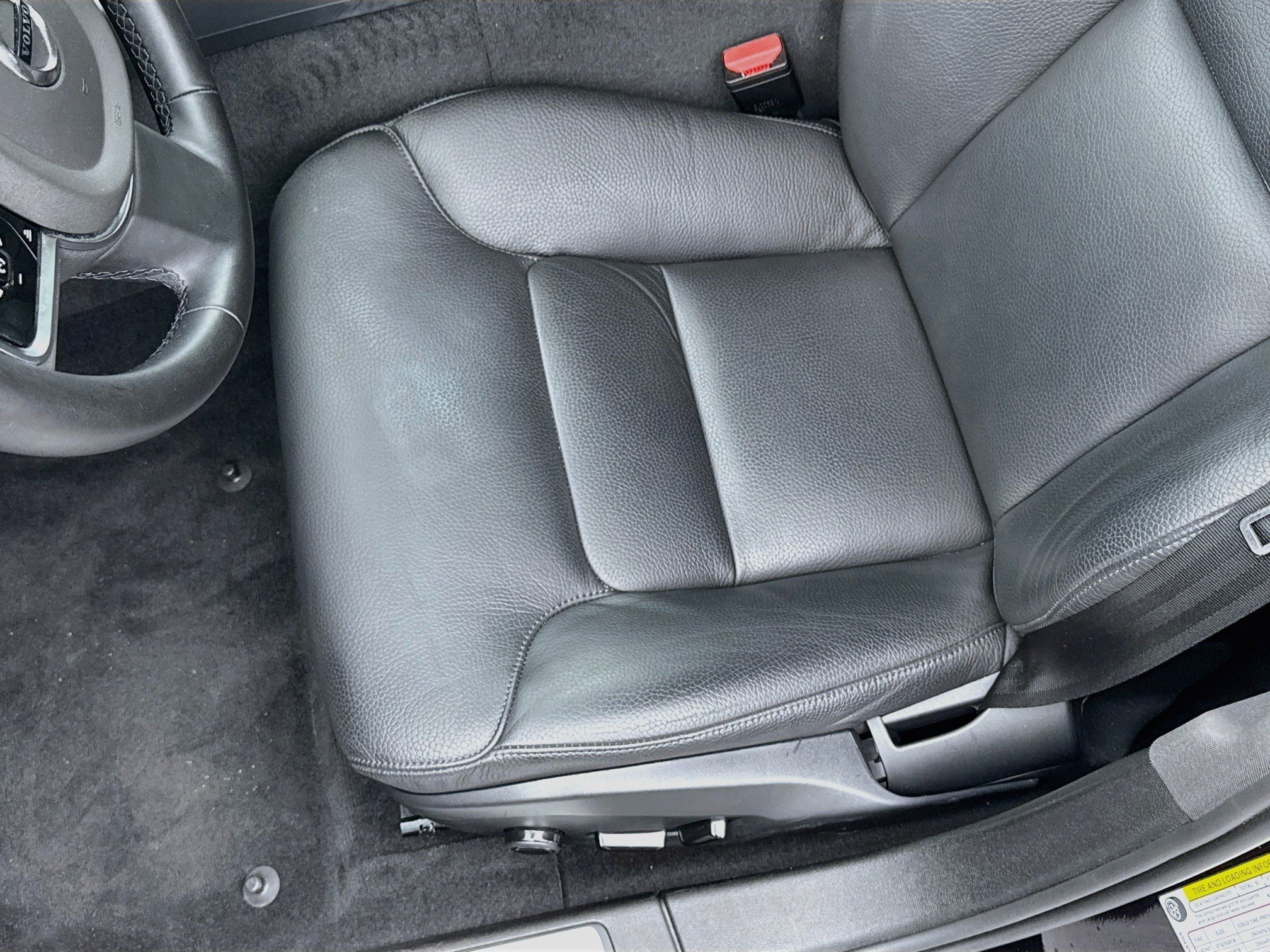 Used 2025 Onyx Black Metallic Volvo Plus image 20