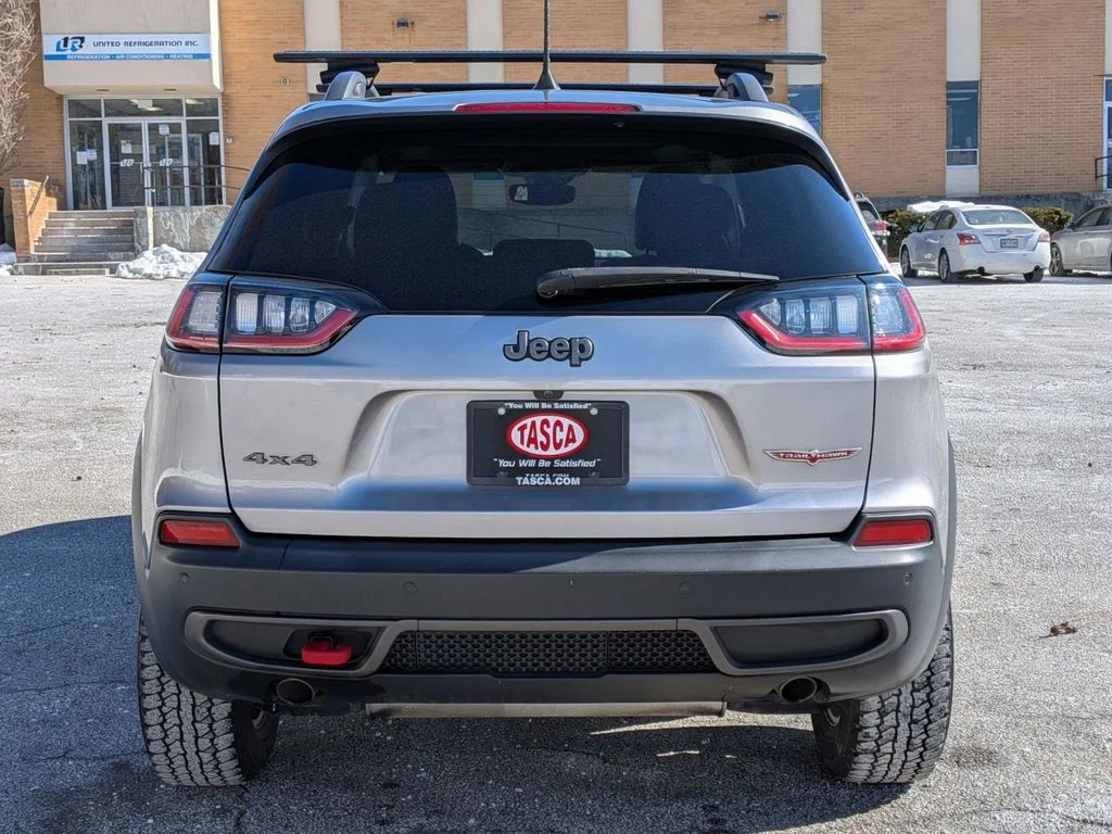 Used 2021 Silver Jeep Trailhawk image 4