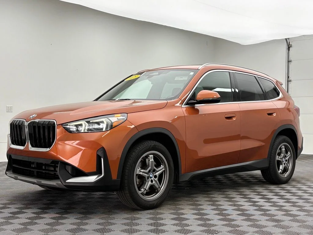 Used 2023 Utah Orange Metallic BMW xDrive28i image 2