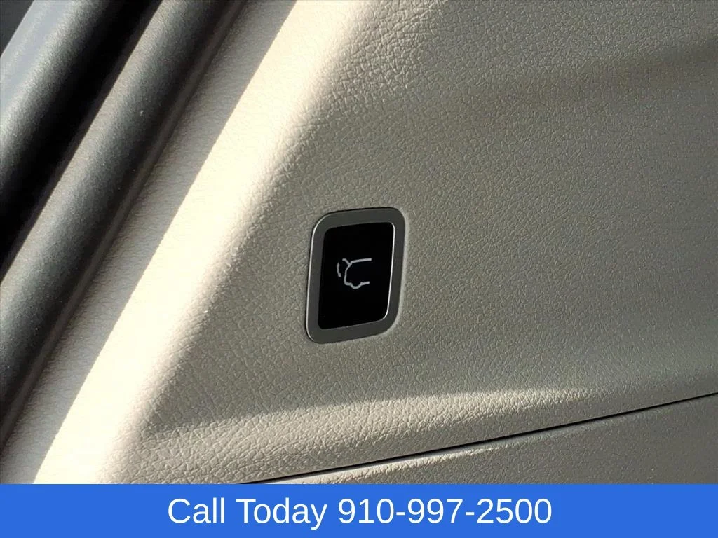 Used 2024 White Chrysler Touring L image 23