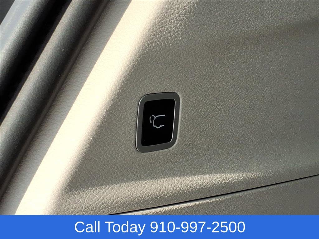 Used 2024 White Chrysler Touring L image 23
