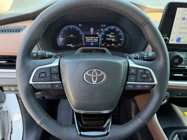Certified Used 2025 WIND CHILL PEARL Toyota Platinum image 15