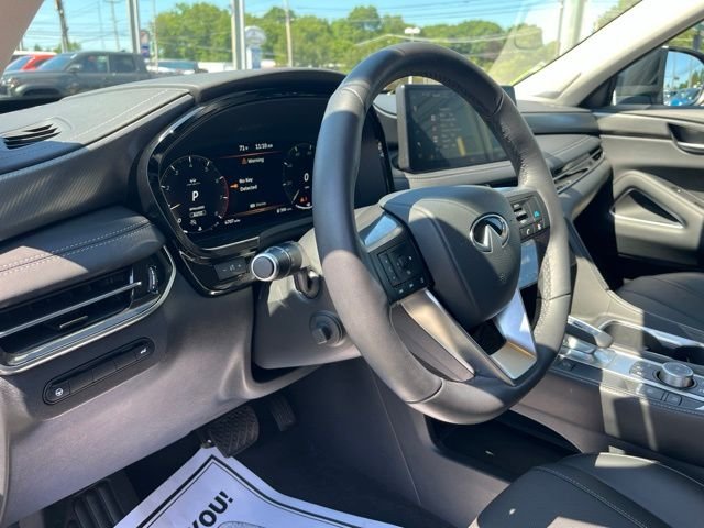Certified Used 2026 White INFINITI LUXE image 11