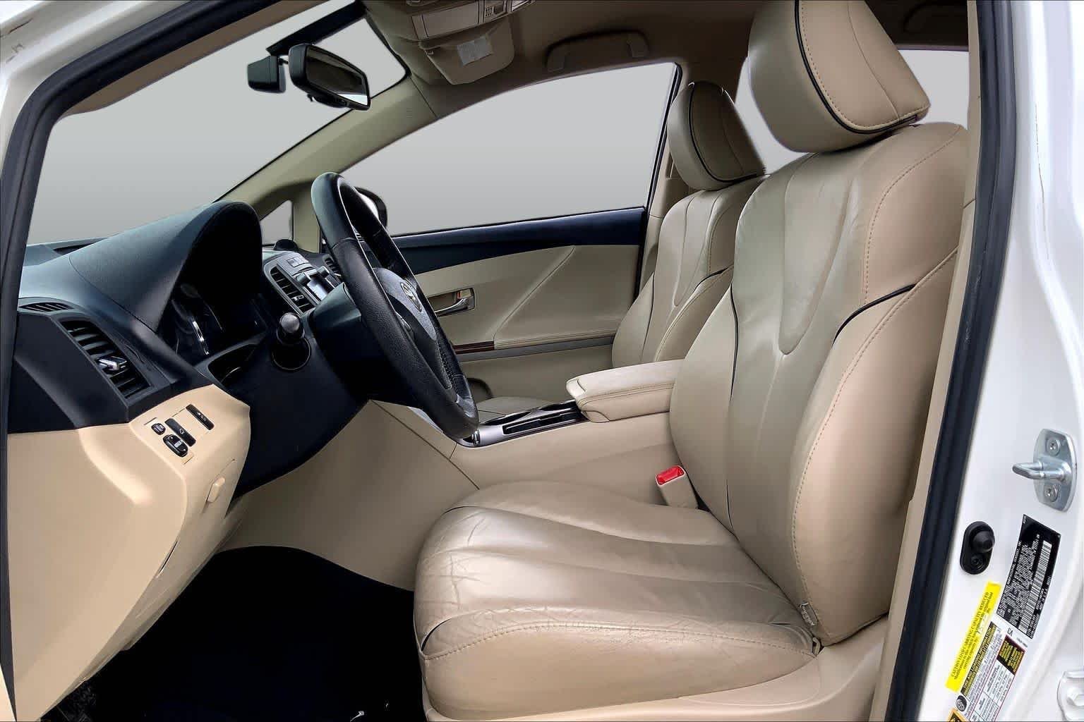 Used 2010 Blizzard Pearl Toyota  image 7