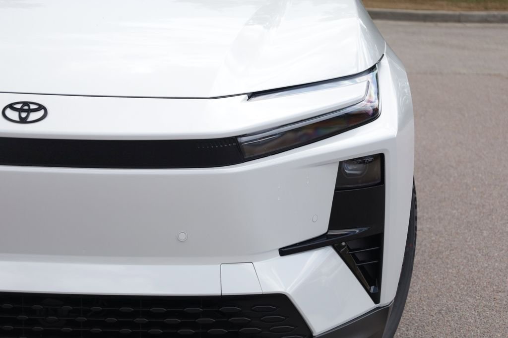 New 2026 Wind Chill Pearl <sup>1</sup> Toyota  SE image 20