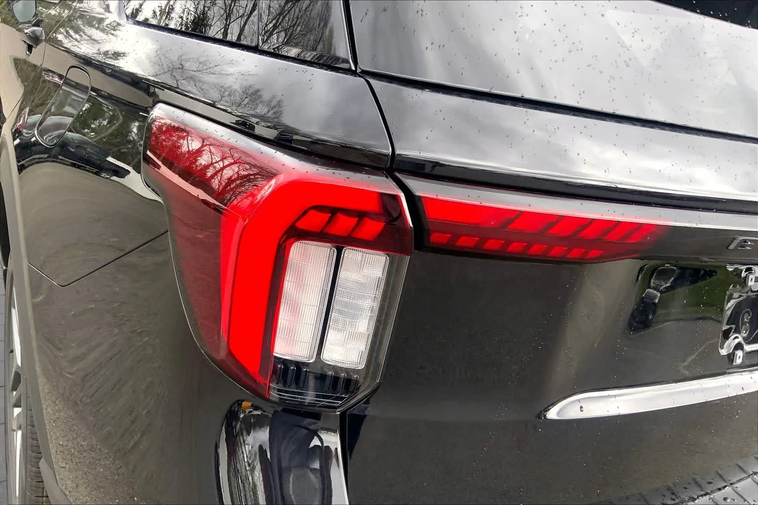 New 2026 Agate Black Metallic Ford ST-Line image 5