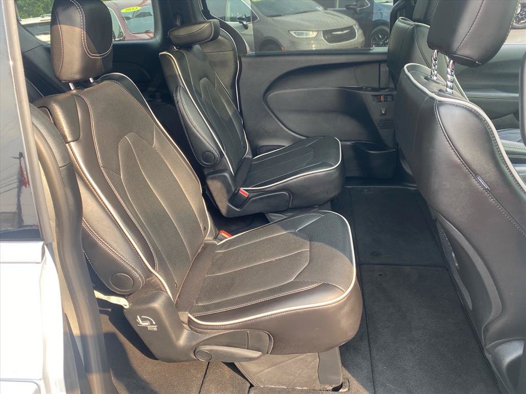 Used 2026 Silver Mist Clearcoat Chrysler Limited image 25