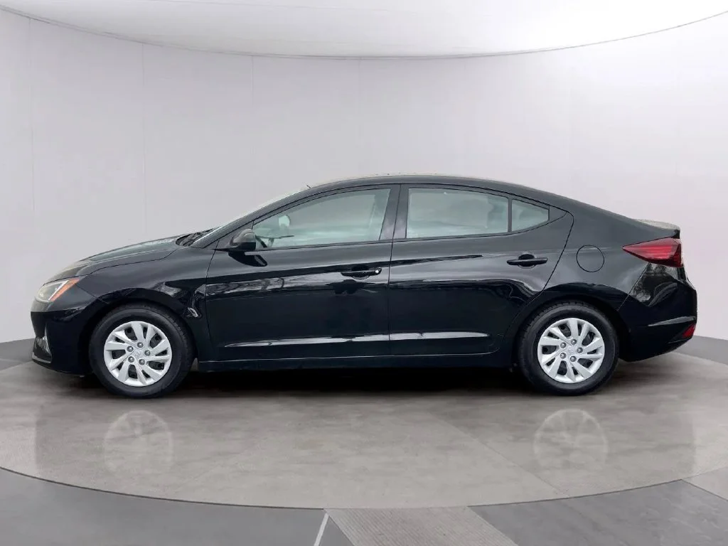 Used 2019 Hyundai Elantra SE with VIN 5NPD74LF7KH440548 for sale in Racine, WI