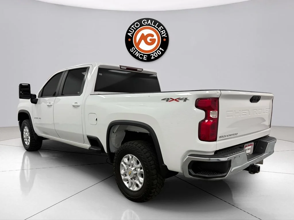 Used 2021 White Chevrolet LT image 5