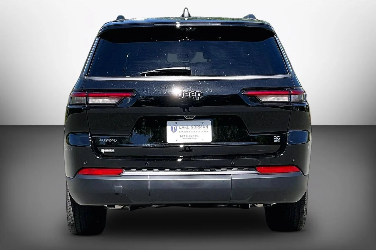 New 2026 Diamond Black Crystal Pearlcoat Jeep 85TH ANNIVERSARY EDITION image 7