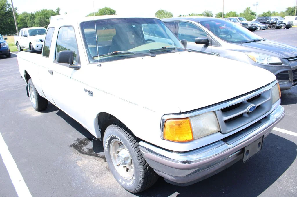 Used 1997  Ford XL image 3