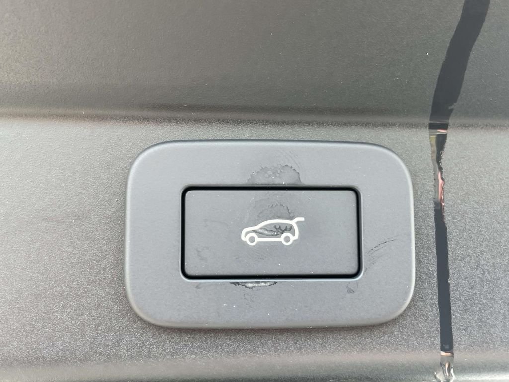 New 2026 Fuji White Land Rover Dynamic SE image 17