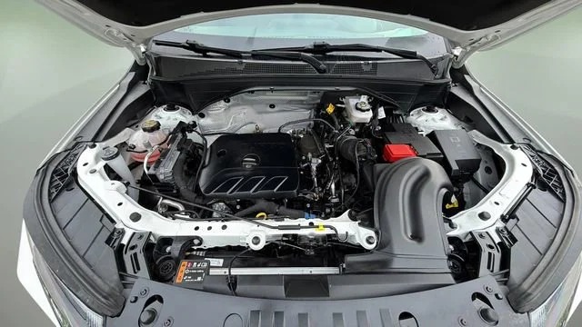 Used 2025 Summit White Chevrolet LT image 30