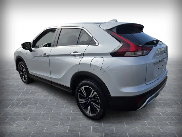 Used 2025 White Mitsubishi SE image 6
