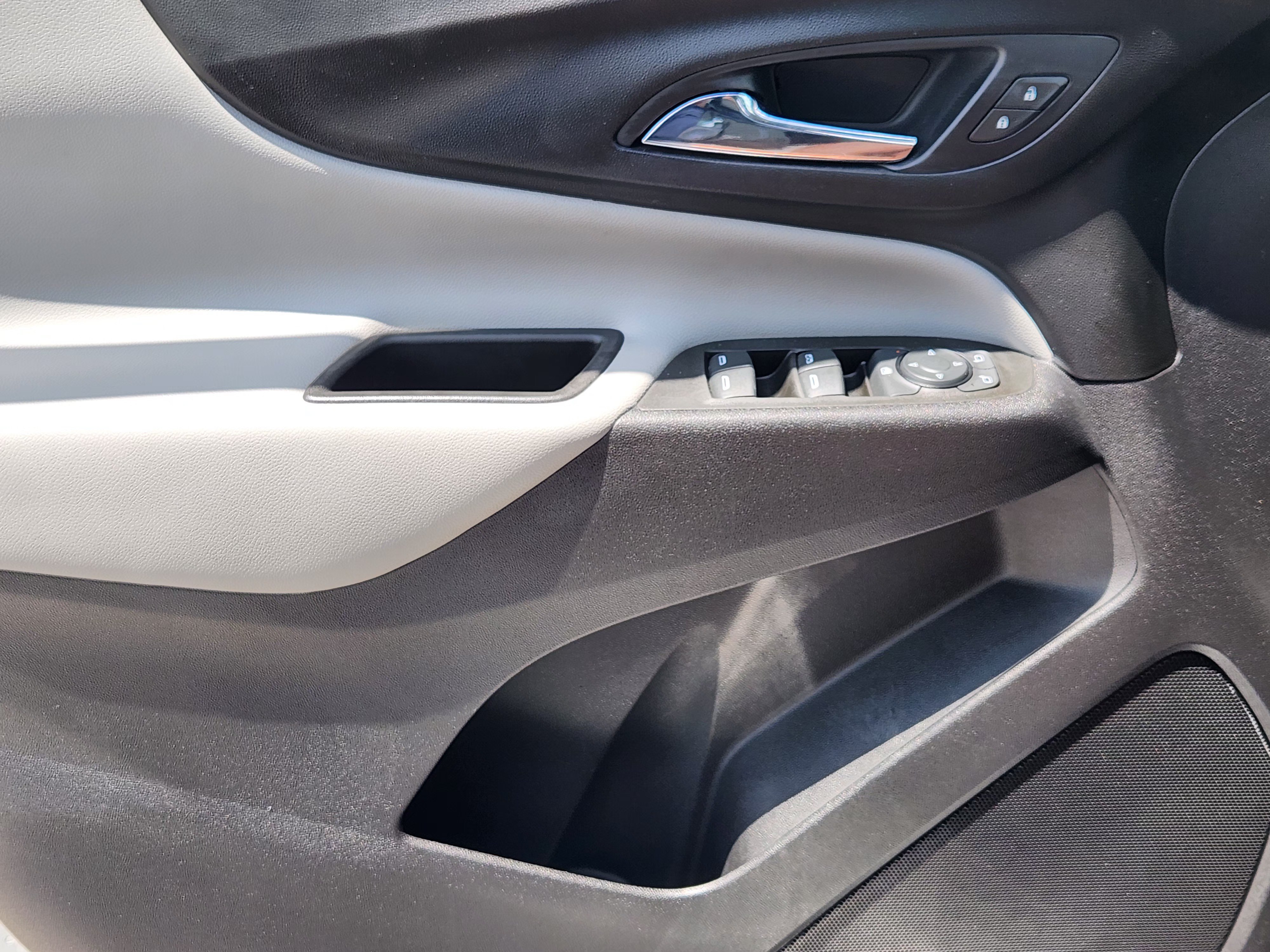 Used 2021 SILVER ICE METALLIC Chevrolet LS image 23