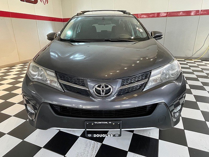 Used 2015 Toyota RAV4 XLE with VIN 2T3RFREV2FW265120 for sale in Clinton, IL