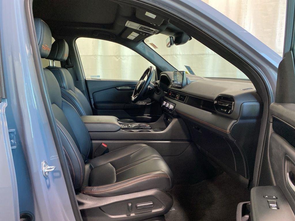 Used 2025 Lunar Silver Metallic Honda TrailSport image 8