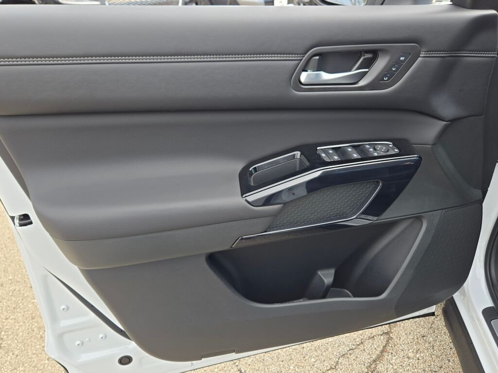 New 2026 Everest White Pearl TriCoat / Super Black Two-tone Nissan Platinum image 25