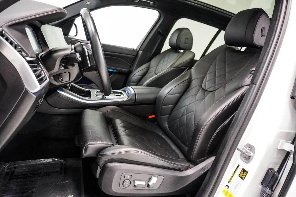Used 2023 White BMW sDrive40i image 6