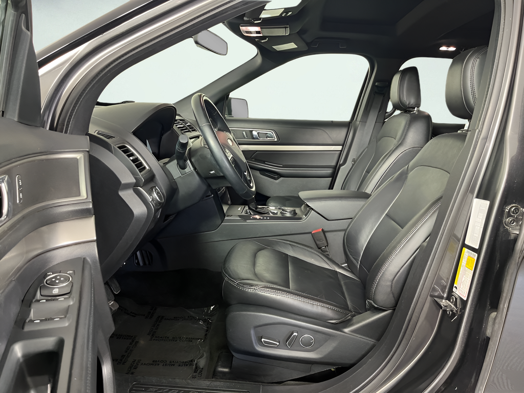 Used 2018 Magnetic Metallic Ford XLT image 10