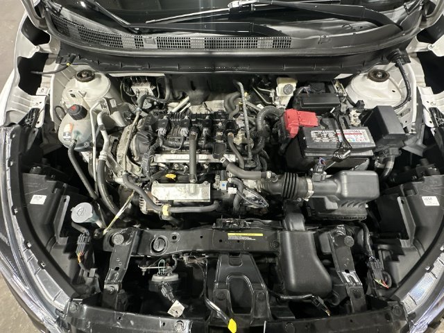 Certified Used 2021 Aspen White / Super Black Nissan SR image 22