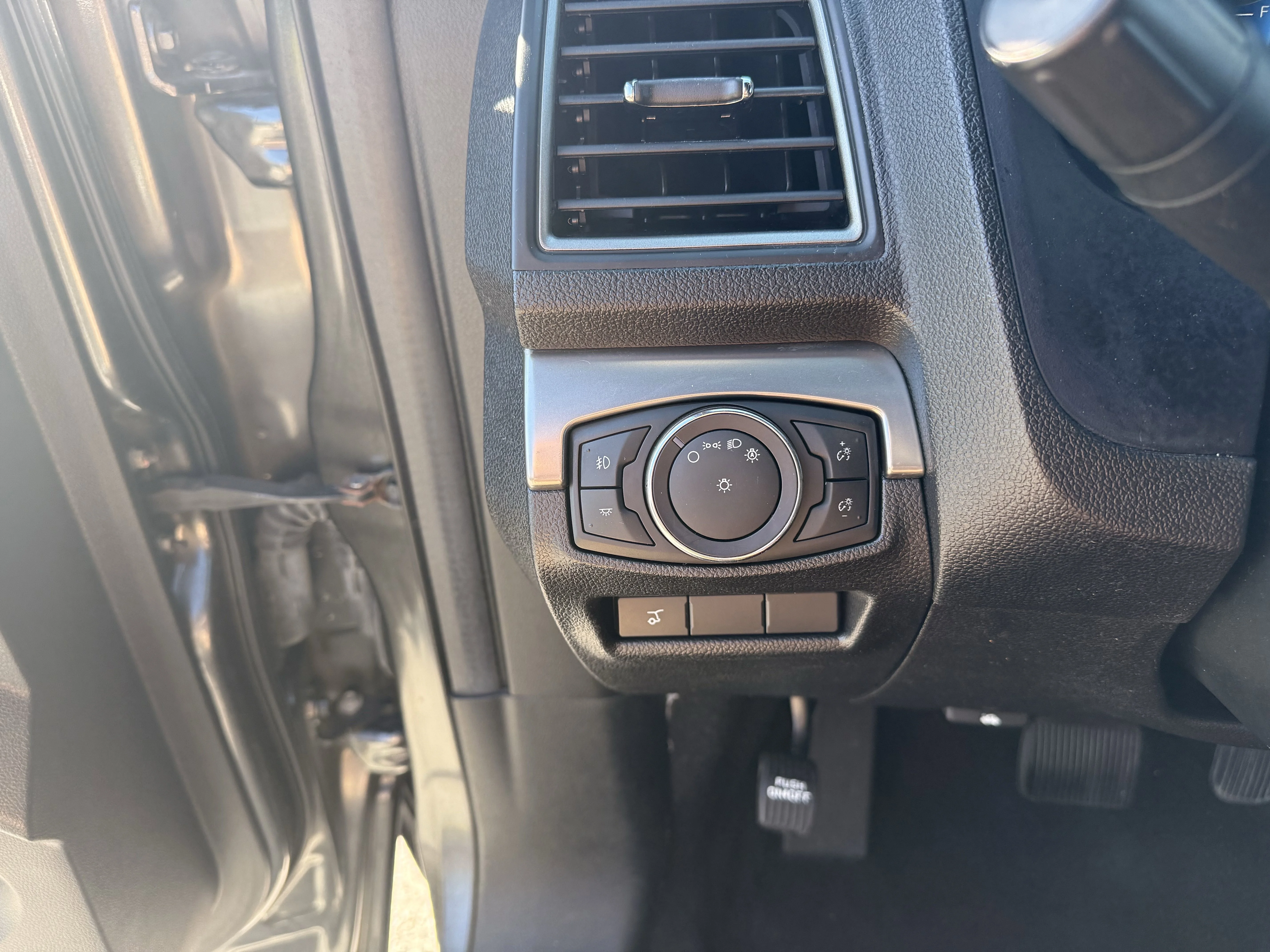 Used 2019 Magnetic Ford XLT image 16