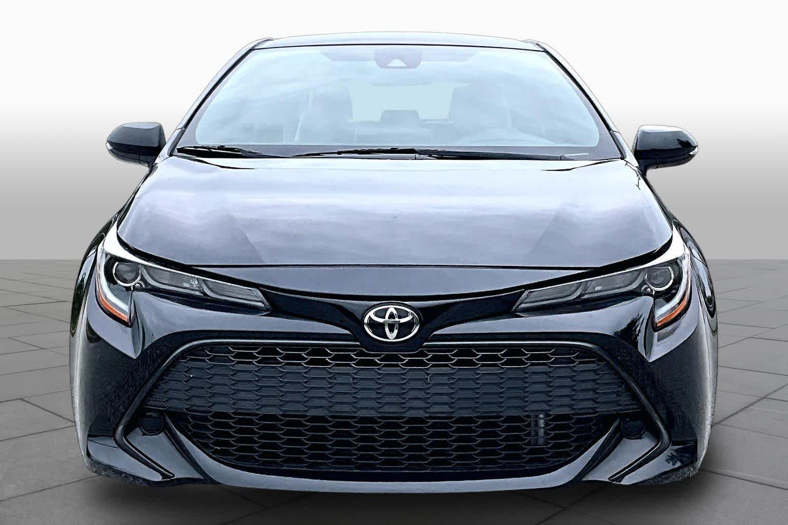 Used 2019 Midnight Black Metallic Toyota SE image 4