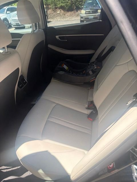 Used 2022 Black Hyundai Limited image 6