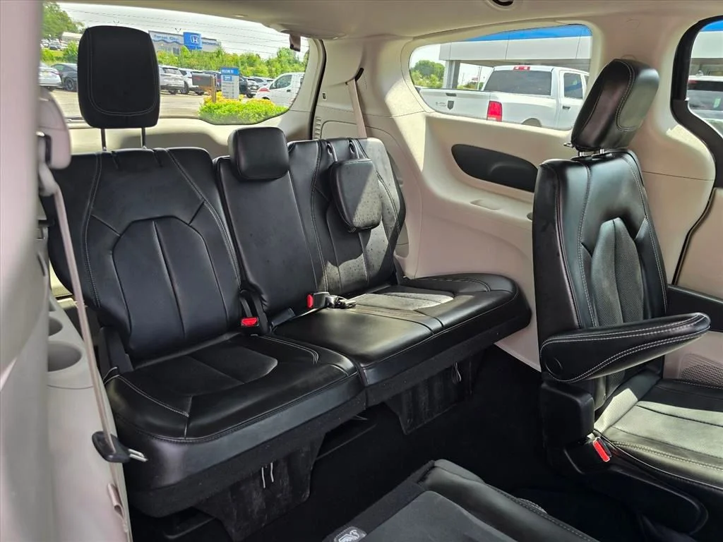 Used 2023 Black Chrysler Touring L image 14